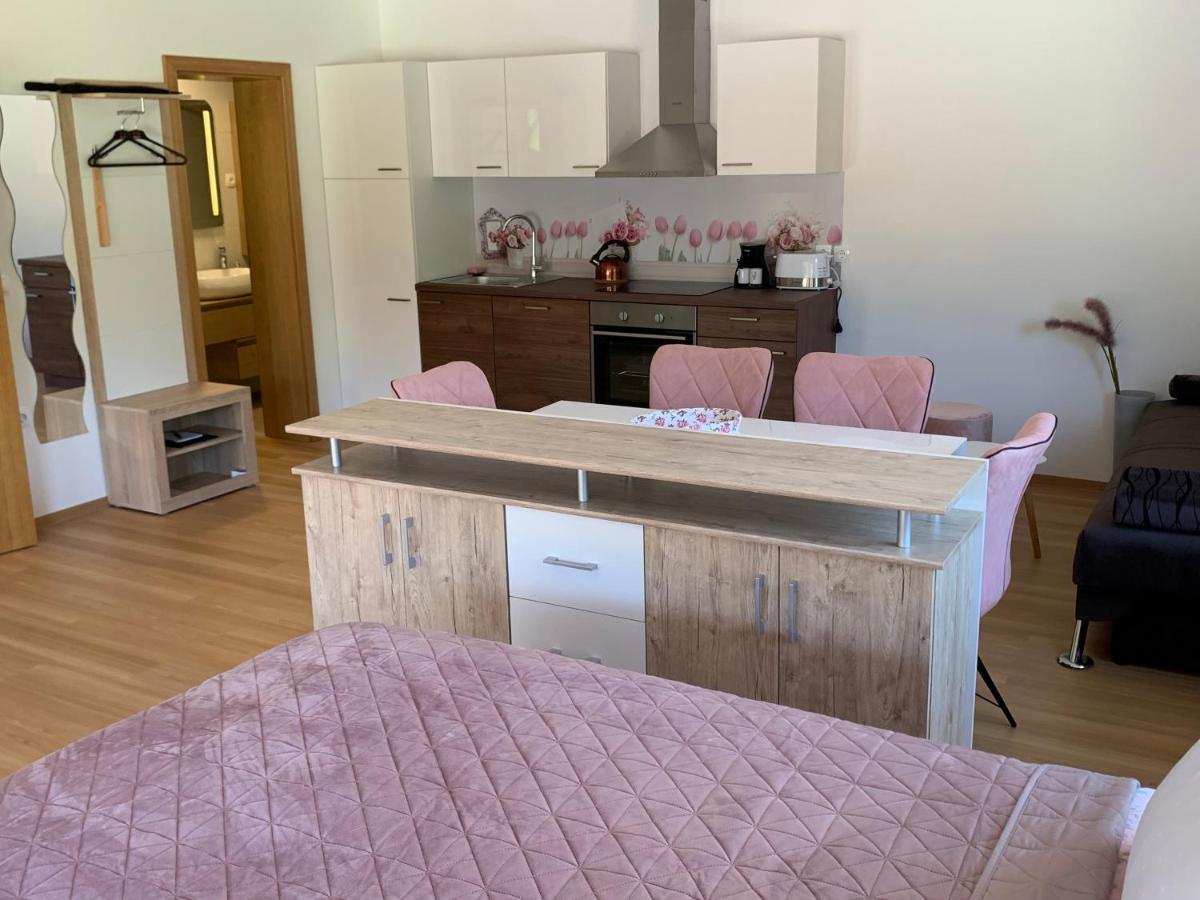 Apartmaji Pr' Nas Laško Exterior foto